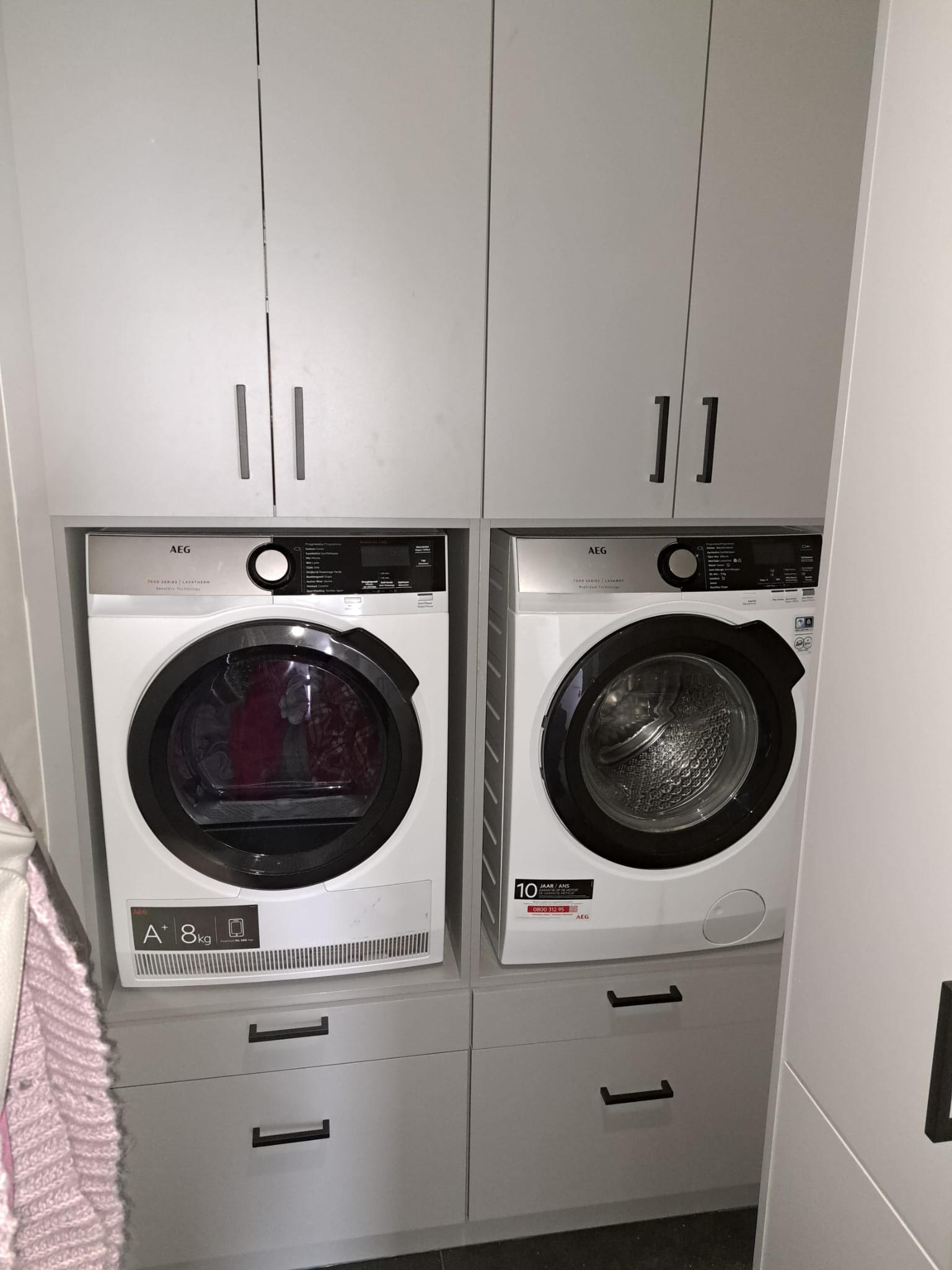 Wasruimte met maatkasten